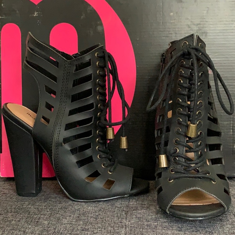 New Michael Antonio Jacinda peeptoe cutout sandals